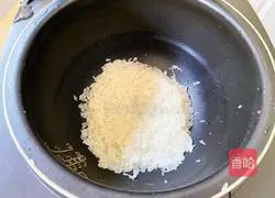 Illustration of how to make hot pot base stewed rice 2