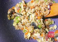 Illustration of how to make eel fried rice 10