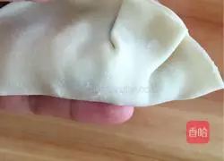 Illustration of how to make chives, yellow mushrooms and pork dumplings (with detailed steps for making dumplings) 12