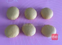 Illustration of how to make pineapple steamed buns in late autumn 9