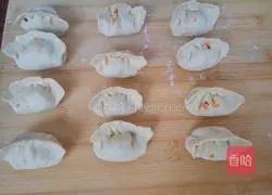 Illustration of how to make carrot and fungus dumplings 12