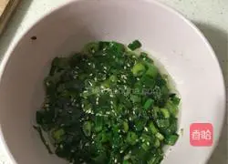 Illustration of how to make scallion egg pancake 4