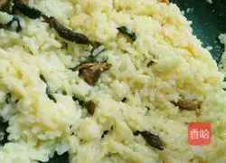 Illustration of how to make ham and egg fried rice 11