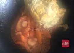 Illustration of how to make shrimp and tomato fried noodles 3