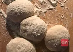 Illustration of how to make three fresh cabbage and meat buns 6