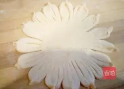 Illustration of how to make flower steamed buns 5