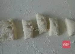 Illustration of how to make crab steamed buns 2