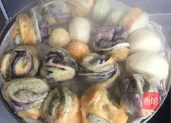 Illustration of how to make colorful steamed buns and black sesame and peanut butter flower rolls 15