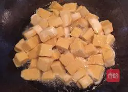 Illustration of how to make fried steamed buns with pepper and eggs 7