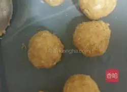 Illustration of how to make golden meat waffles 3