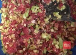 Illustration of how to make celery and beef dumplings 3