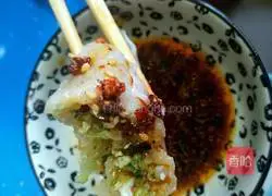 Illustration of how to make cabbage and shrimp dumplings 12