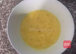 Illustration of how to make ham and egg fried rice 1