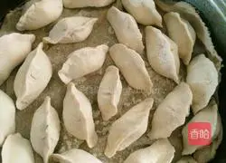 Illustration of how to make steamed dumplings 1