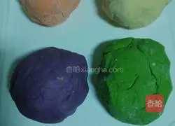 Illustration of how to make four-color dumplings 5