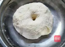 Illustration of how to make leek, egg and tofu buns 1