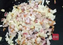 Illustration of how to make sesame raisin seafood fried rice 7