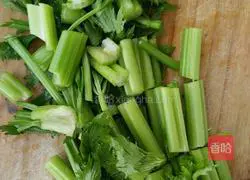 Illustration of how to make celery buns 2