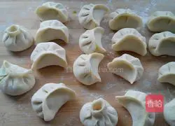 Illustration of how to make chive meat buns 5