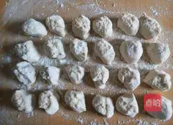 Illustration of how to make steamed dumplings stuffed with cabbage and meat 3