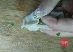Illustration of how to make Liuye dumplings 11