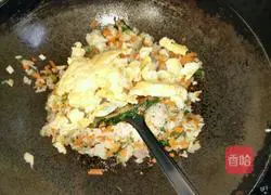 Illustration of how to make egg fried rice 6