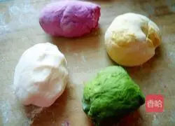 Illustration of how to make colorful buns 13