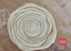 Illustration of how to make Panlong Cake 10