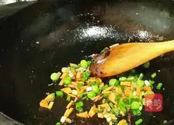 Illustration of how to make fried rice with mushroom sauce 2