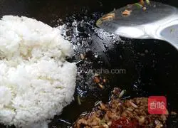 Illustration of how to make fried rice with minced meat and mushrooms 9