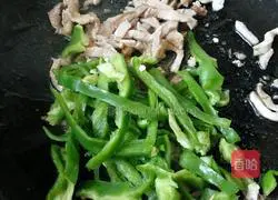 Illustration of how to make fried noodles with shredded pork and pepper 6