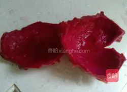 Illustration of how to make pitaya skin steamed buns 1