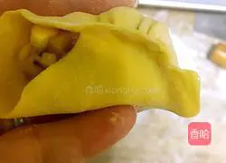 Illustration of how to make corn and pork dumplings 13