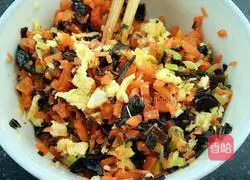 Illustration of how to make carotene dumpling stuffing 8