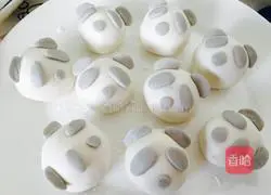 Illustration of how to make panda sesame glutinous rice balls 8