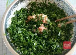 Illustration of how to make chive dumpling stuffing 8