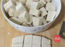 Illustration of how to make fried steamed buns with pepper and eggs 2