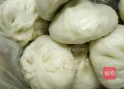 Illustration of how to make pork and leek buns 7