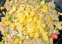 Illustration of how to make pineapple and vegetables fried rice 11