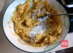 Illustration of how to make sweet potato pancakes with cheese heart 3