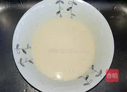 Illustration of how to make purslane garlic egg pancake 4