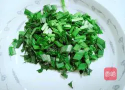 Illustration of how to make leek and egg pancakes 2