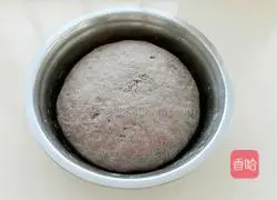 Illustration of how to make black rice noodles little hedgehog steamed buns 5