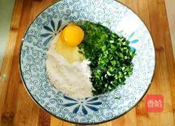 Illustration of how to make leek and egg pancakes 3