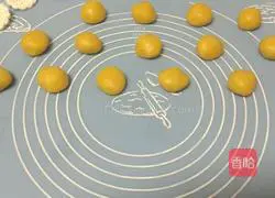 Sesame and meat floss cakes (electric baking pan version) recipe 6