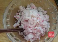 Illustration of how to make steamed dumplings with radish filling 6