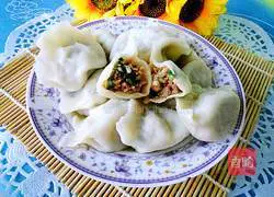 Illustration of how to make dumplings with four fresh fillings 11