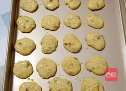 Illustration of how to make walnut and red date cakes 11