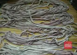 Illustration of how to make purple sweet potato noodles 9