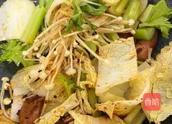 Xinjiang fried rice noodles recipe illustration 3